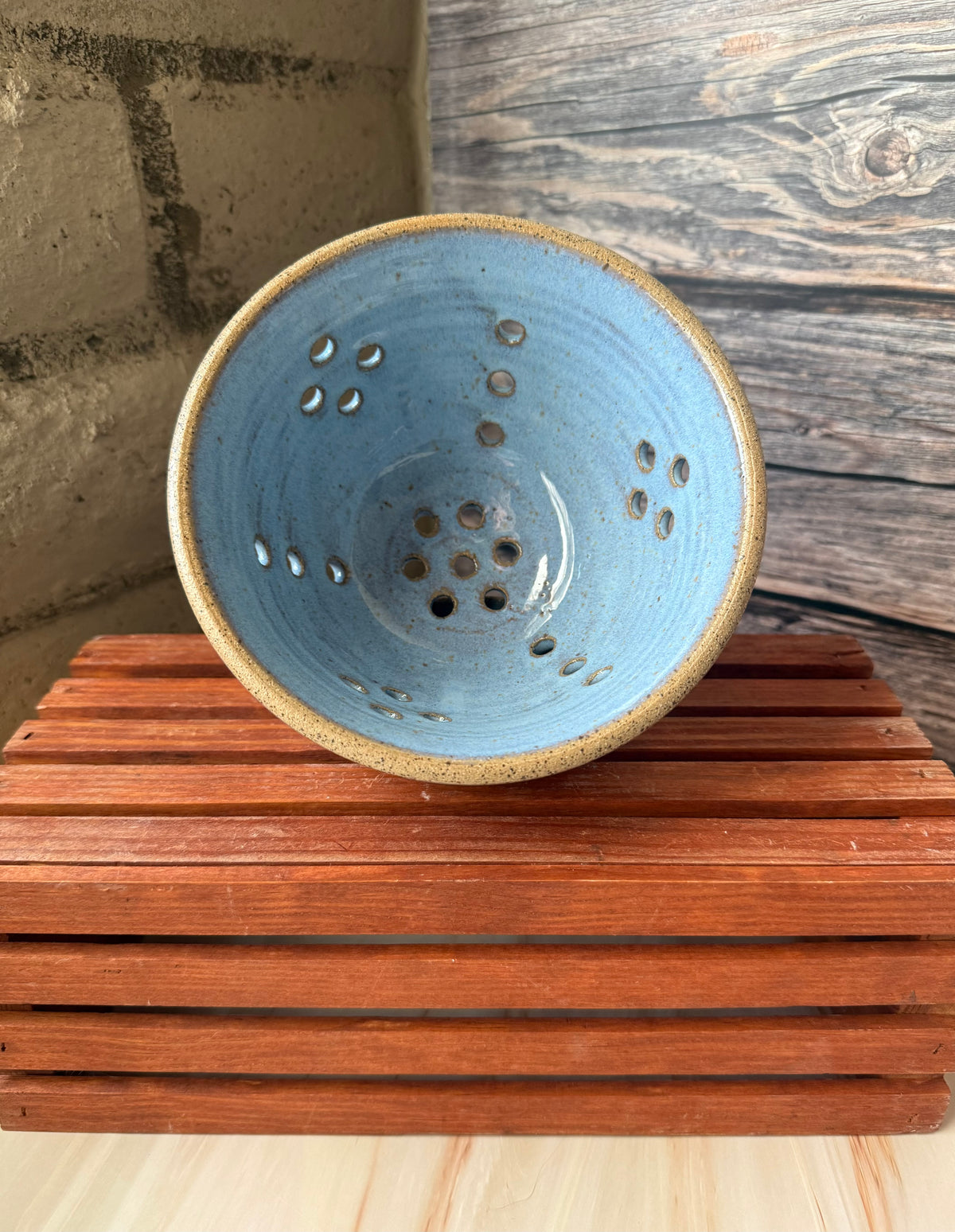 Berry Bowl with drip tray in castille blue