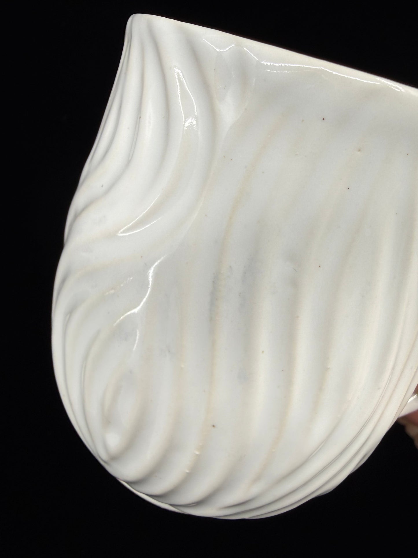 Carved Mug in White Gloss